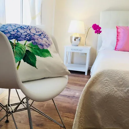 Flowers Sweet Bed & Breakfast 3*