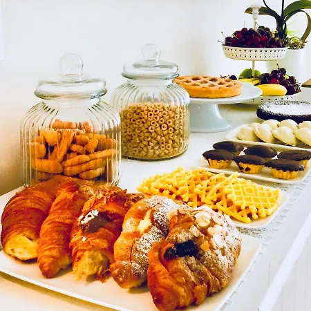 לינה וארוחת בוקר Flowers Sweet 3*