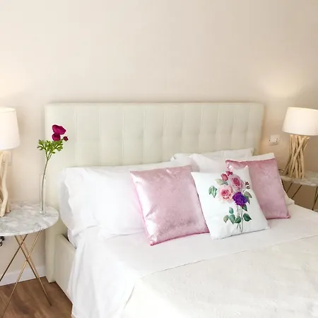 לינה וארוחת בוקר Flowers Sweet 3*