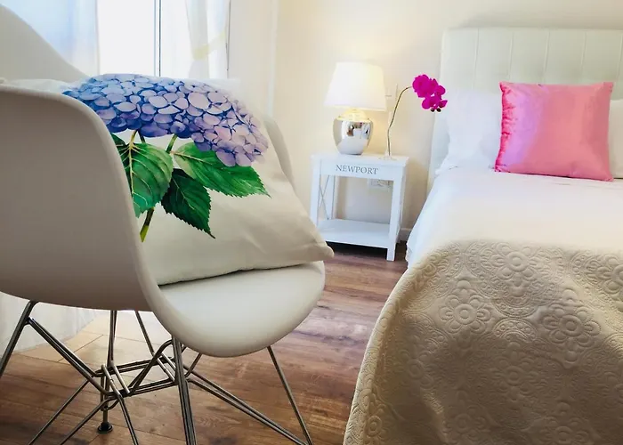 Flowers Sweet Bed & Breakfast 3*